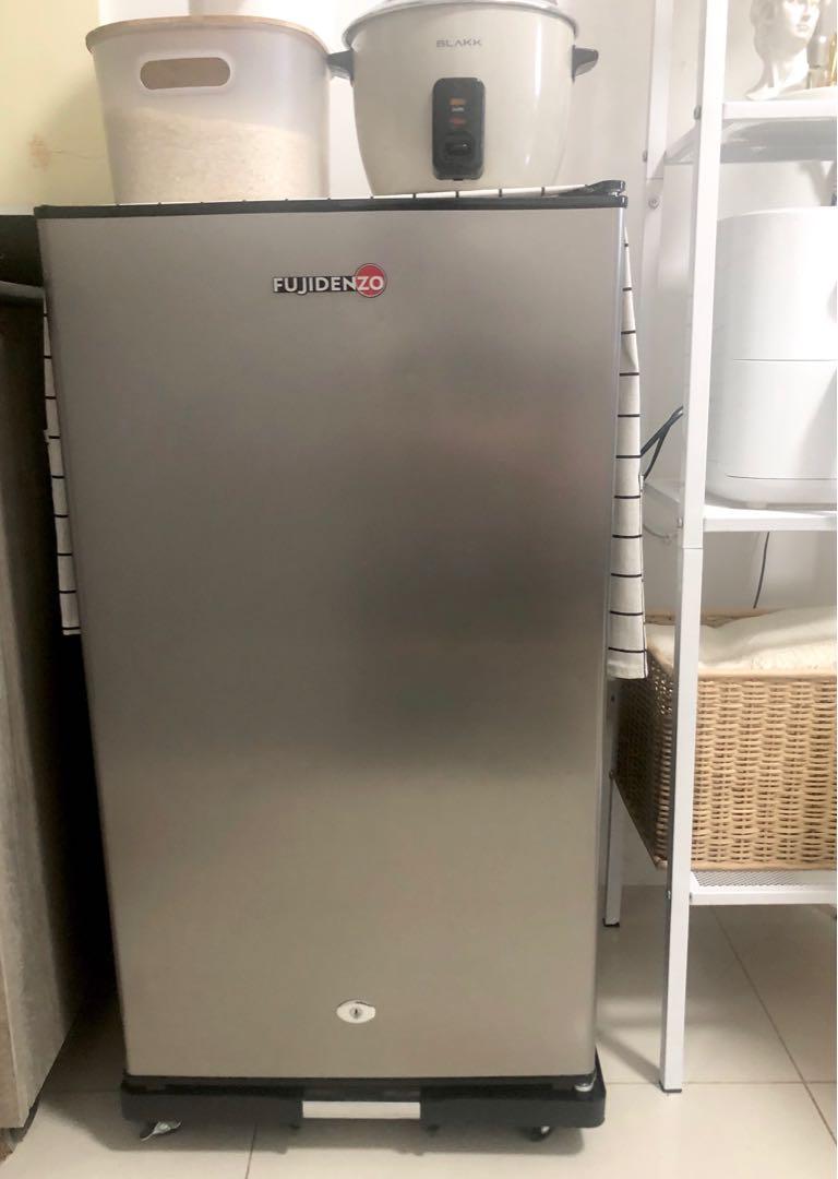 Fujidenzo Personal Ref 4.0 cu, TV & Home Appliances, Kitchen Appliances