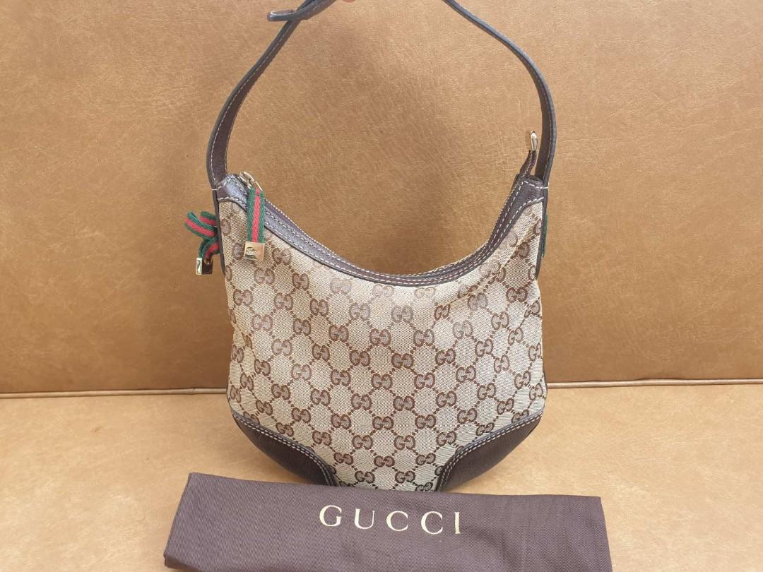 Gucci baguatte (Category: Luxury Bags & Wallets) located in Butuan. Submitted by jen_pre (Listing ID 1149078771, Image 1). Description: .