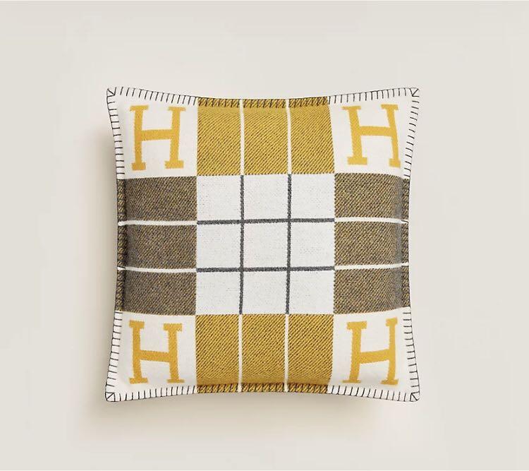 Hermes pillow avalon clearance