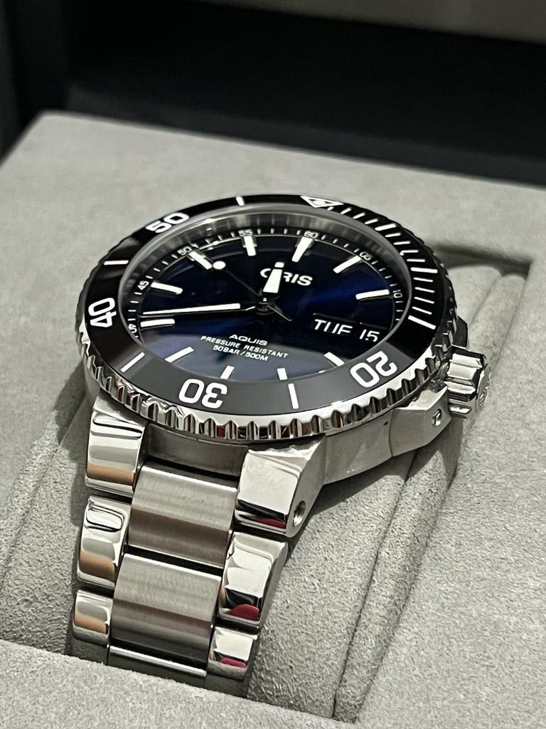 Oris aquis big date top