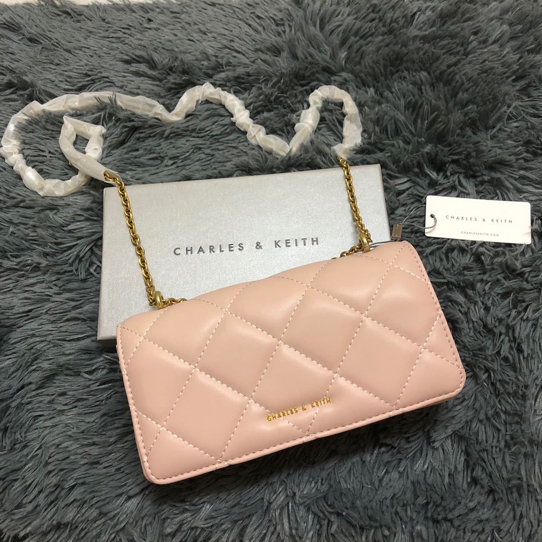 Sling bag charles & keith 2025