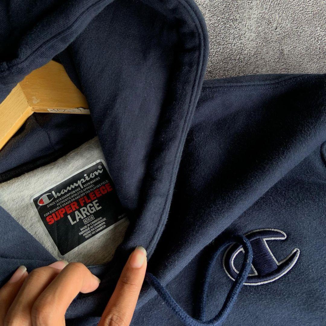 SALE LIKE NEW CHAMPION SUPER FLEECE STREETWEAR HOODIE NAVY Fesyen Pria Pakaian Baju Luaran di Carousell
