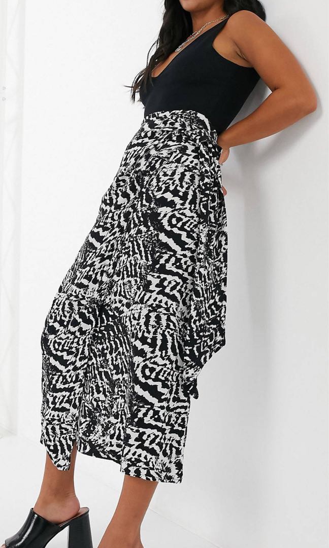 Topshop petite pleated midi skirt in mono print online
