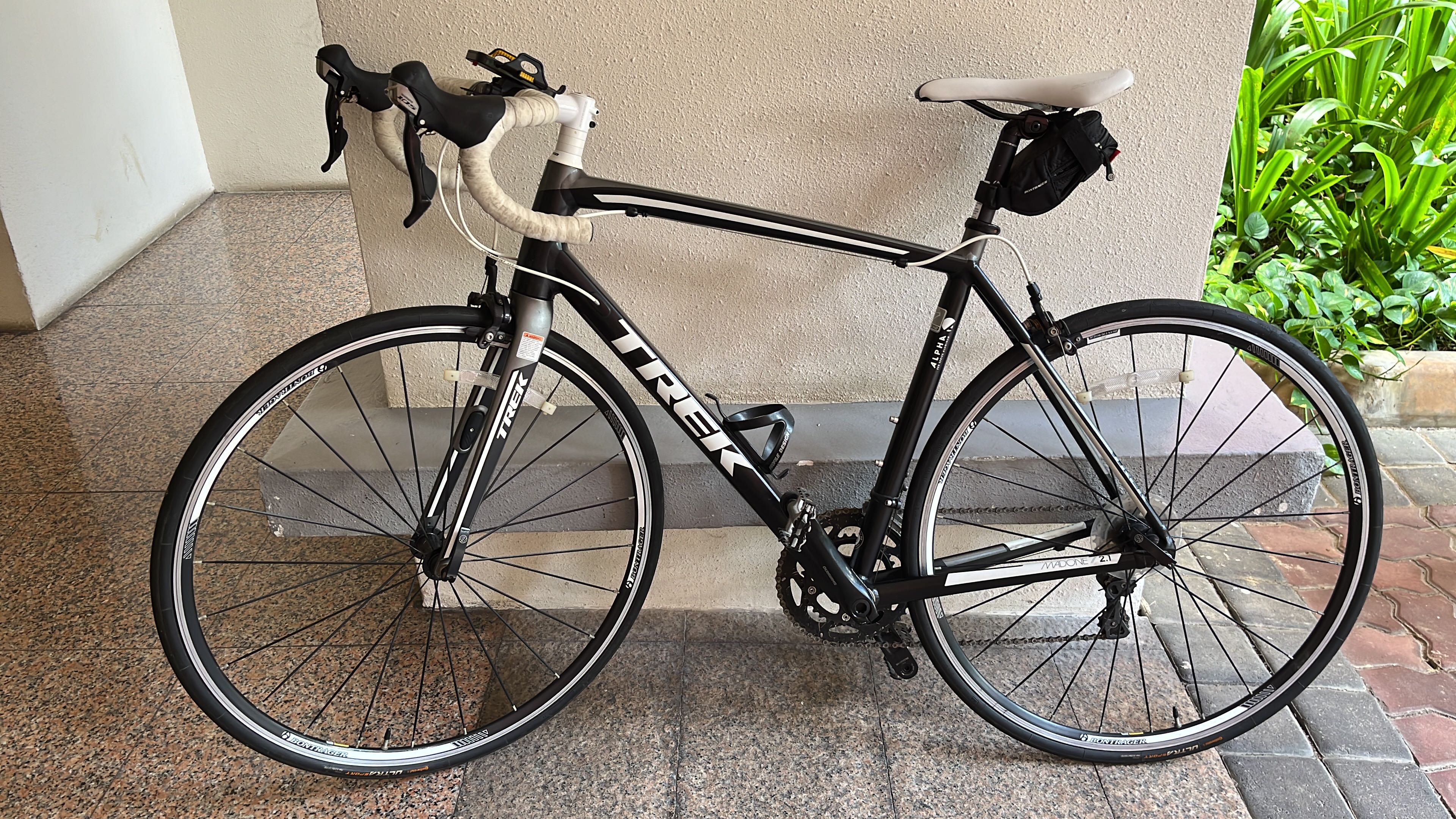 Trek madone 2025 2.1 road bike