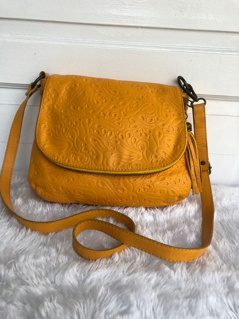 Vera pelle sling bag store