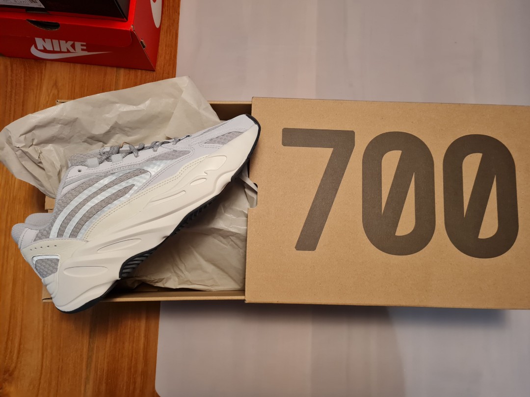 yeezy 700 static reflective