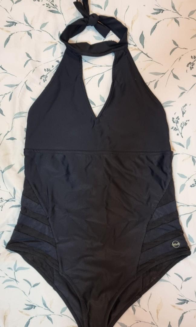 Cesa Swimwear (Category: Bikinis & Swimsuits) located in Makati City. Submitted by eilener (Listing ID 1149403828, Image 1). Description: Cesa Swimwear Size Large.