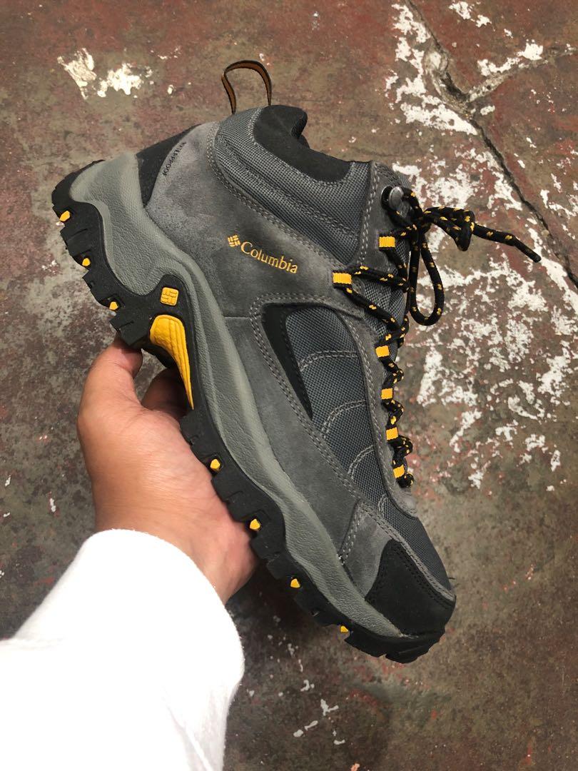 Columbia Men s Granite Ridge Mid Waterproof Hiking Shoes 9 US M