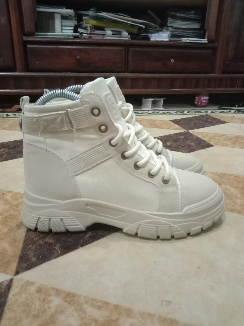Cute hotsell cheap boots