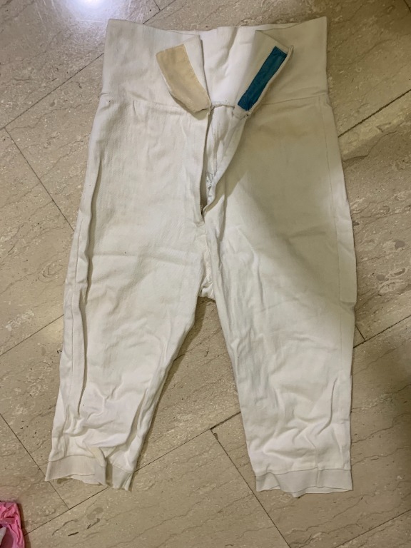 Fencing breeches (medium size), Sports Equipment, Other Sports