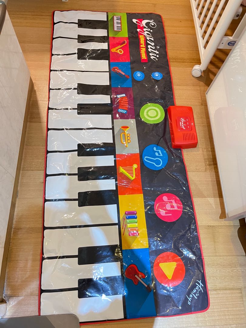 Hamleys piano shop mat