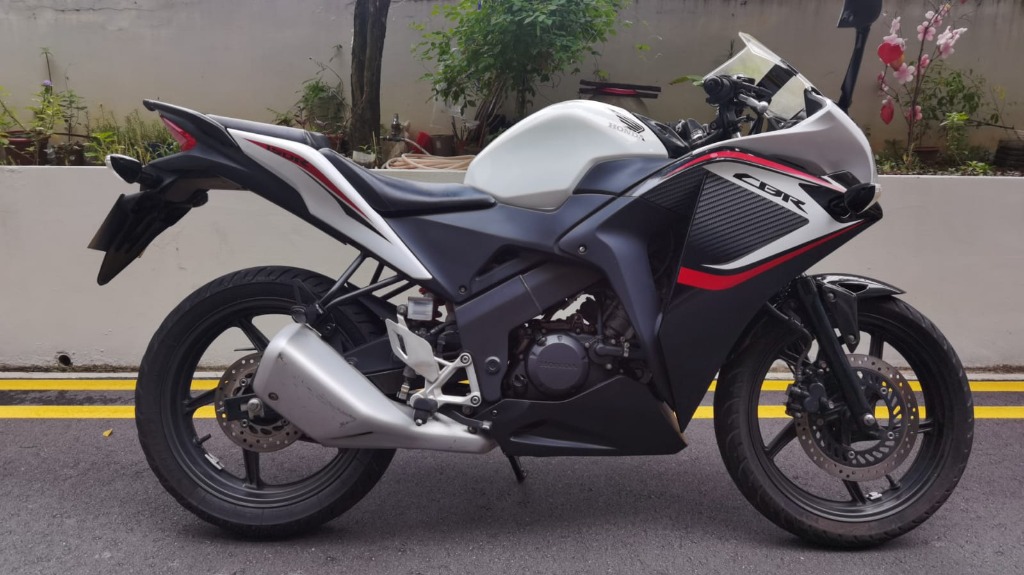 Cbr 150r top honda 2015