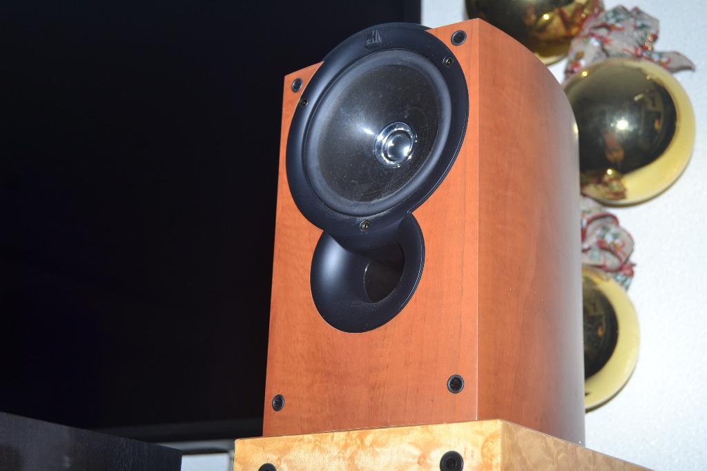Kef hot sale q compact