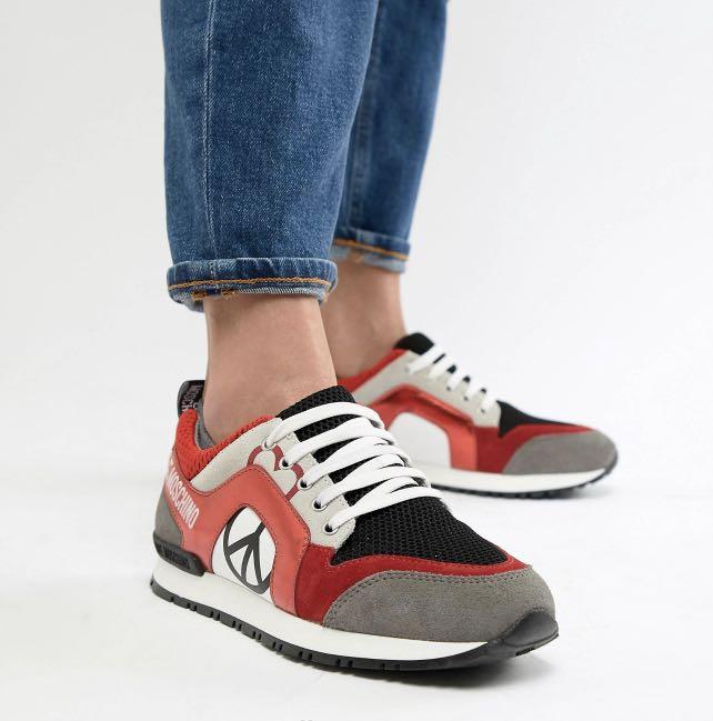 Love moschino runner trainers sale
