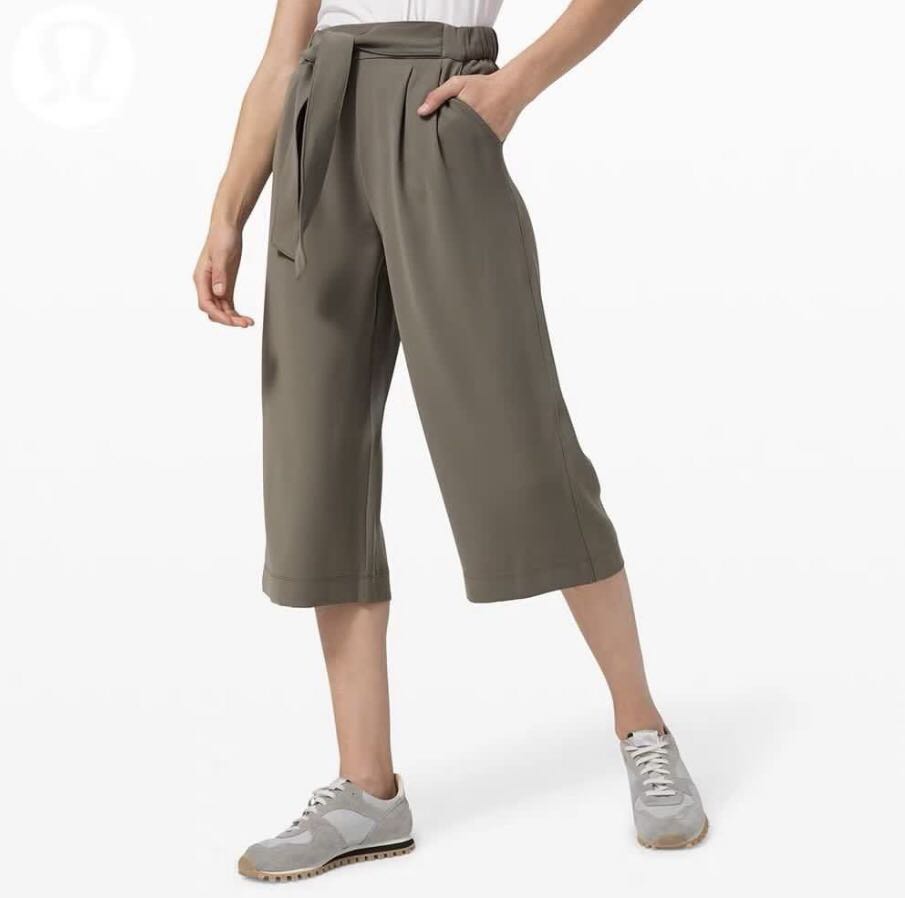 Noir crop lululemon cheap