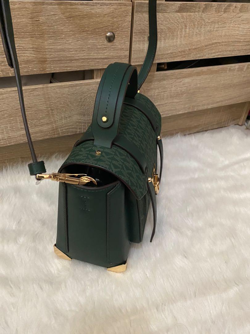 Mk manhattan (Category: Luxury Bags & Wallets) located in Pasig City. Submitted by jackie_ginger (Listing ID 1149244992, Image 2). Description: Onhand with tag and care card 💯 orig from US.
