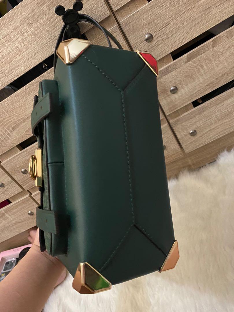 Mk manhattan (Category: Luxury Bags & Wallets) located in Pasig City. Submitted by jackie_ginger (Listing ID 1149244992, Image 3). Description: Onhand with tag and care card 💯 orig from US.