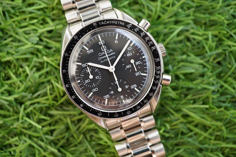 Omega speedmaster reduced, Fesyen Pria, Jam Tangan di Carousell