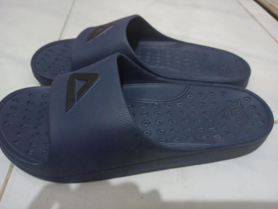 Peak top slide slippers