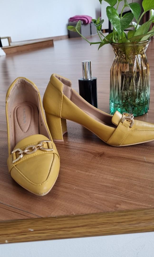 Sachs soft yellow office heels