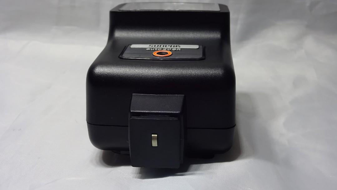 Sunpak Auto 20SR Thyristor camera flash (Category: Flashes) located in Paranaque City. Submitted by kutoi.ancheta (Listing ID 1149406416, Image 3). Description: Sunpak Auto 20SR Thyristor camera flash made in Japan ₱1000 ✅ hot shoe mount ✅ cold shoe mount via sync port (untested) ✅ film speed: ASA 25-800 ✅ manual mode distance 0.9m to 14m ✅ Auto mode distance 0.7m to 3.5m f/stop 5.6 ✅ Auto mode distance 1.4m to 7m f/stop 2.8 ✅ uses 2x AA batterie