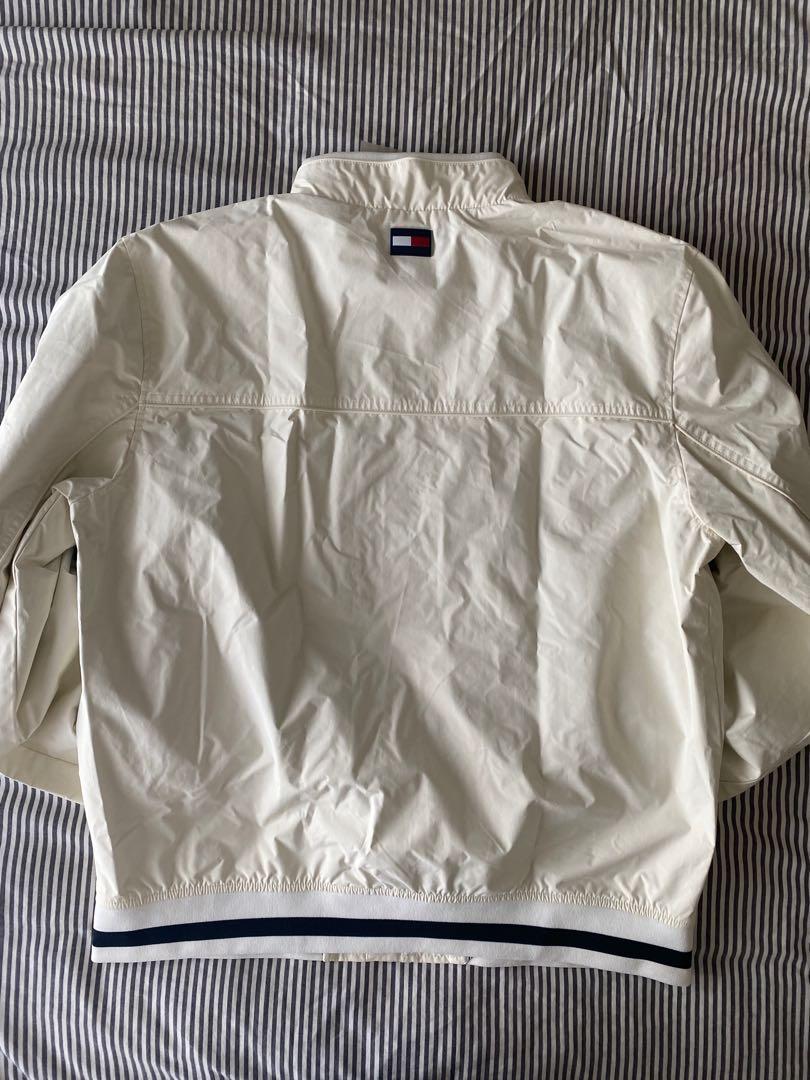 Tommy Resort Light Jacket (Category: Coats, Jackets and Outerwear) located in Mandaluyong City. Submitted by _luxe4less (Listing ID 1149242882, Image 2). Description: .