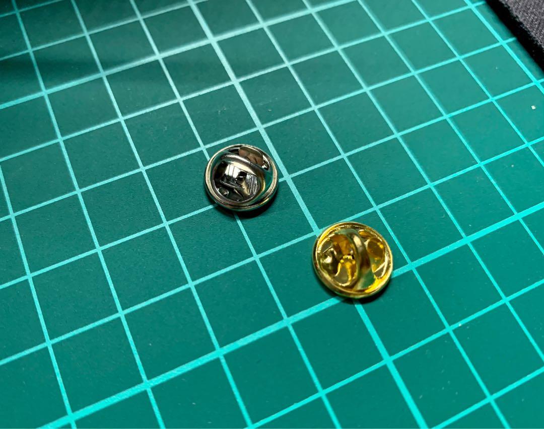 Transparent pin backing, Women's Fashion, Jewelry & Organisers, Charms