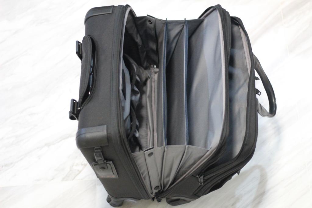 Tumi 26627D2 Alpha 2 - 4 Wheeled Deluxe Brief / Pilot flight bag / lawyer  bag / overnight bag / 17 laptop bag
