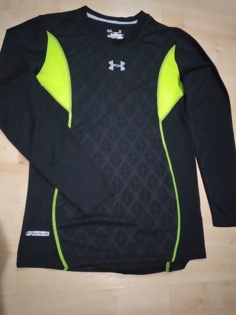 Under armor rash guard, Men's Fashion, Activewear on Carousell