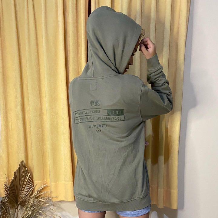 Vans hotsell worldwide hoodie