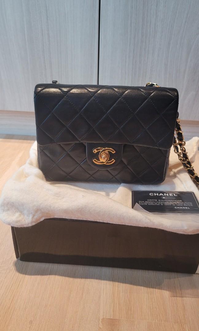Chanel mini 17 top