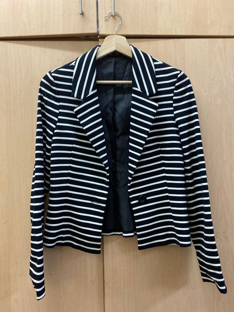 Vior Executive Stripes Blazer, Women's Fashion, Coats, Jackets and ...
