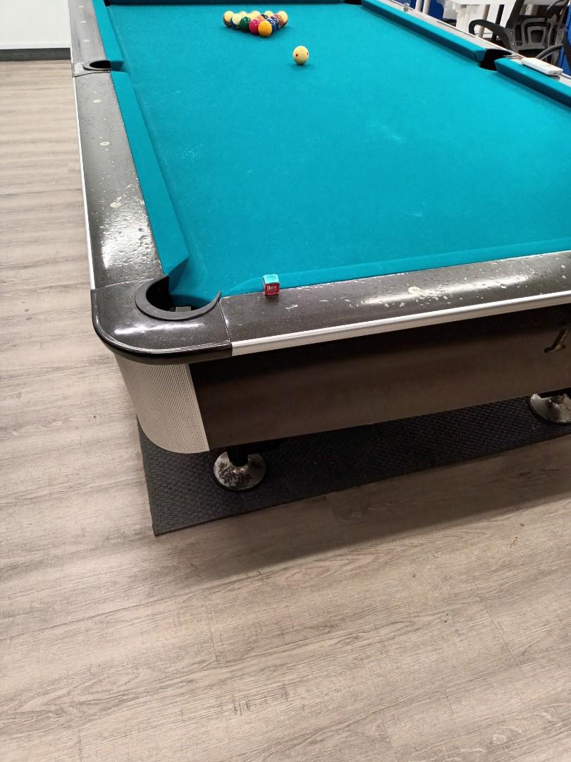 9ft pool table (Category: Other Sports Equipment and Supplies) located in Singapore. Submitted by ckivanlim (Listing ID 1149442474, Image 1). Description: .