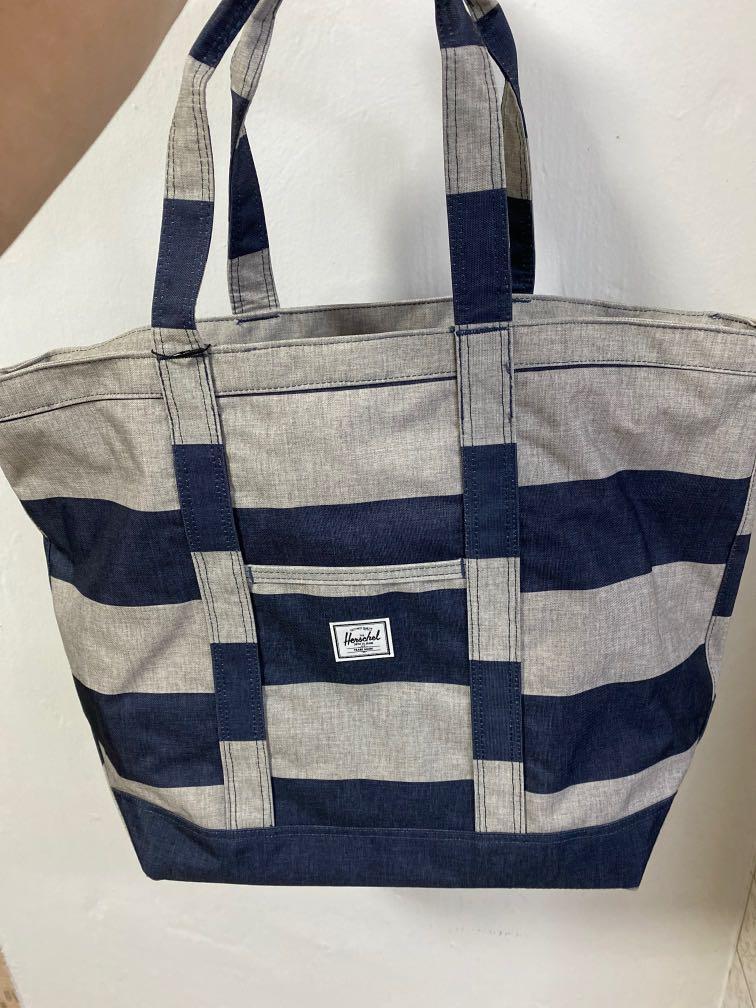 Herschel store border stripe