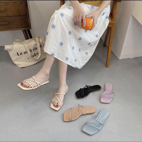 Cream sandals and bag 2025