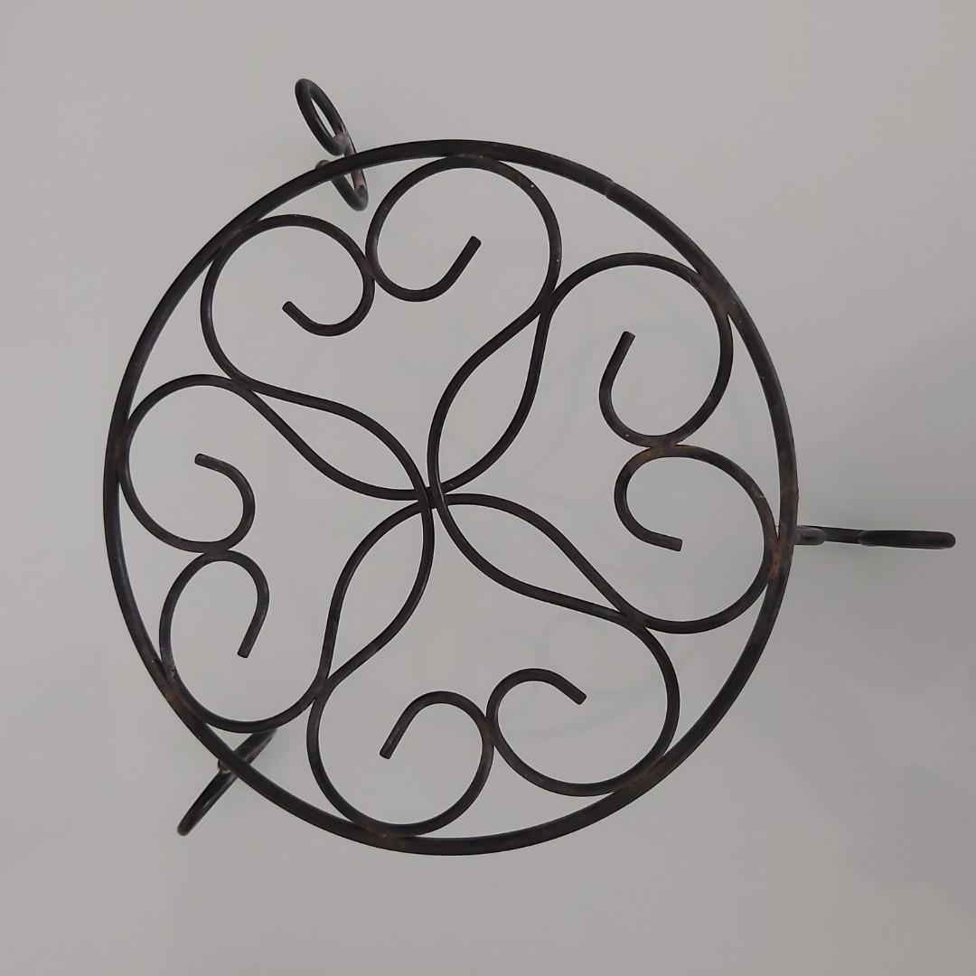 Circular Iron Pot Stand, Furniture & Home Living, Kitchenware