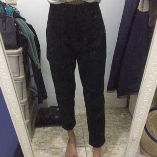 Dash Pants Thenblank / Celana Hitam Size S #dijaksel #makingthebest #lebihnyaman #mauindomaret #lemarirapi #mauovo #awal2021 #women2021 #sepatudicari #brandsale #localbrand