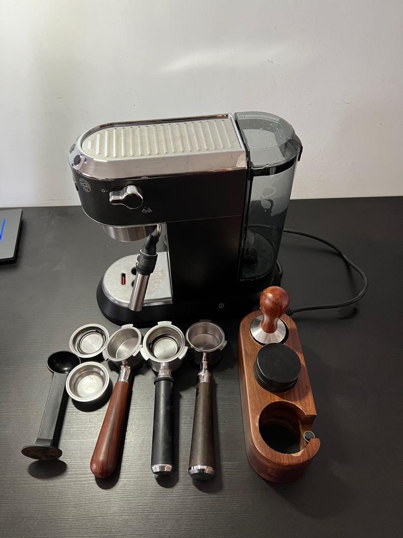 Delonghi EC685 Coffee Machine with two bottom less portafilter holder