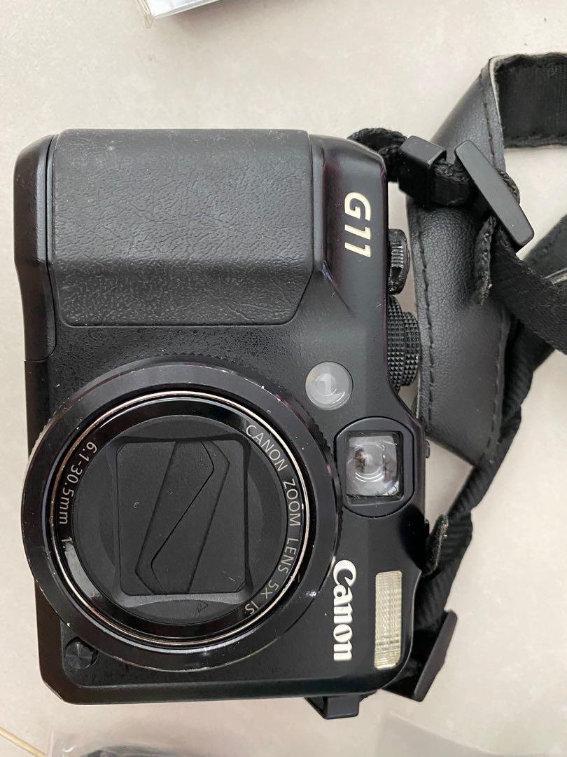 Digital Camera (Category: Cameras) located in Singapore. Submitted by hdyjuls (Listing ID 1149447408, Image 3). Description: $800 for both cameras Still in working condition With dry cabinet and camera bag Price negotiable.