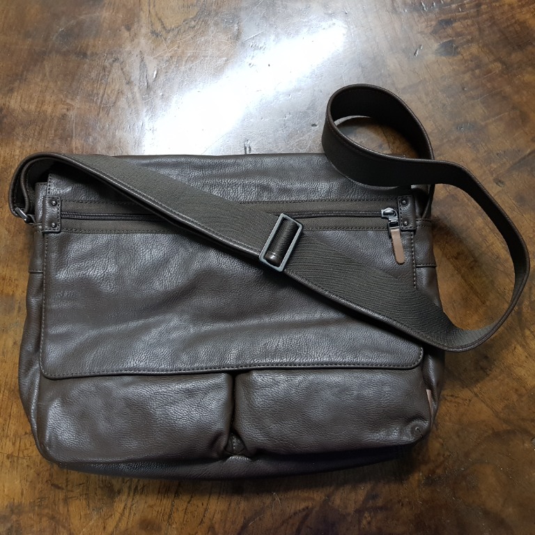 ESPRIT Brown Leather Messenger Bag Men s Fashion Bags Backpacks