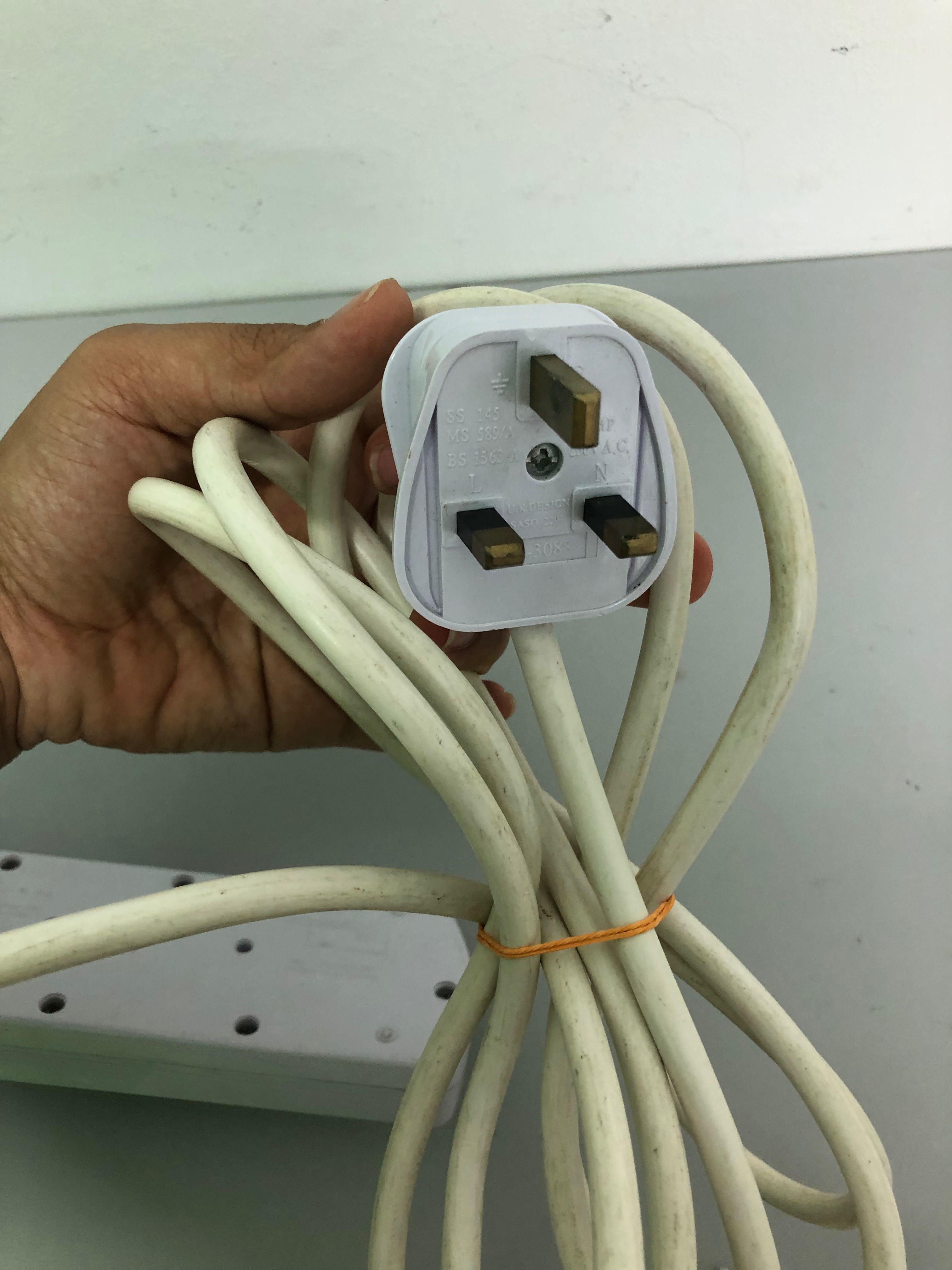 Extension Wire 3Socket (Category: Electrical, Adaptors & Sockets) located in Kuala Langat. Submitted by barang3r.com (Listing ID 1149514475, Image 3). Description: Extension Wire 3Socket -Safety Mark -3 Way extension -2 M Cable -2Round Pin Plug In Applicable Condition 8/10.