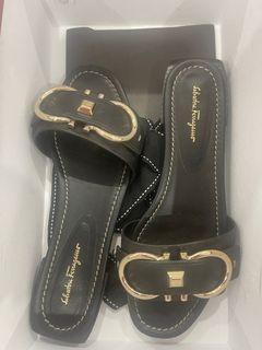 FERRAGAMO SLIDES size 7.5