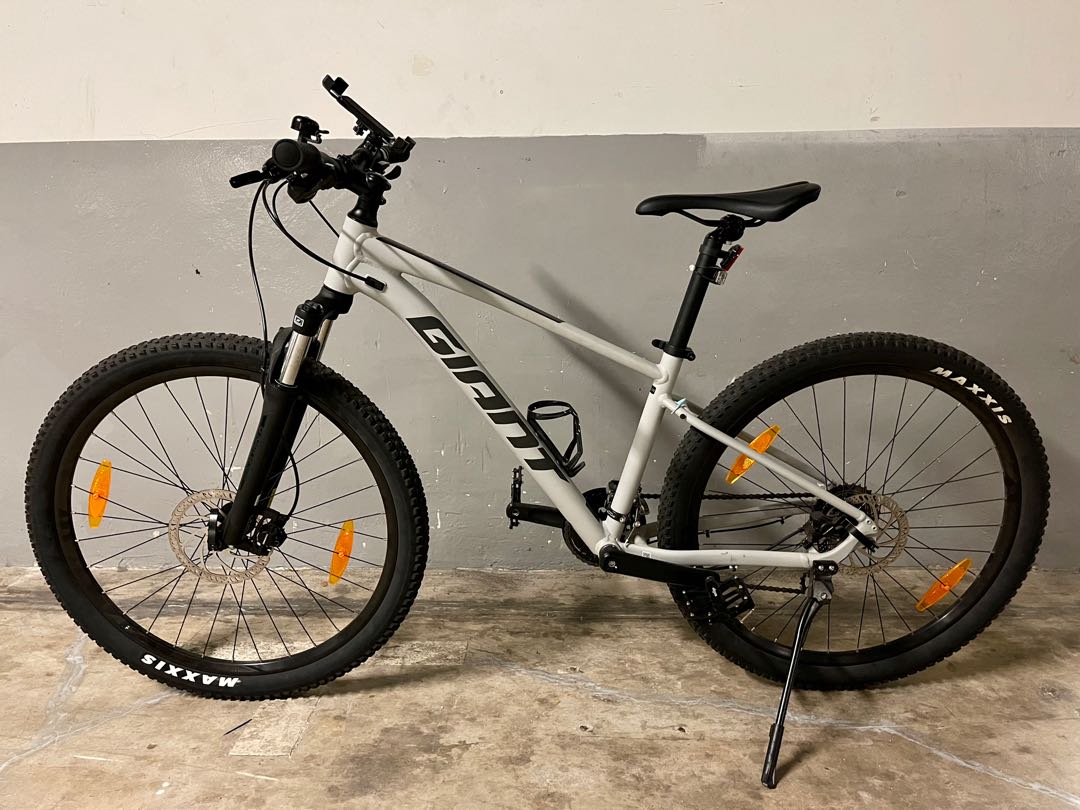 Giant Mountain Bike Talon 2, Sports Equipment, Bicycles & Parts