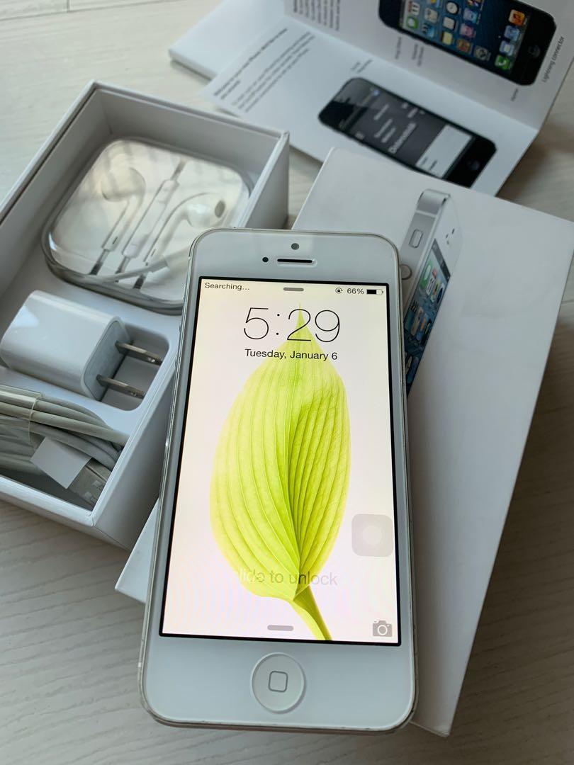 iPhone 5 White/Silver 16gb (complete accessories) (Category: Others) located in Quezon City. Submitted by marysthings (Listing ID 1149454178, Image 2). Description: Globe locked Minor Scratches on the sides and back Home button rotating but functioning 👌🏻 Excellent working condition 👌🏻 Earphones, Charger and original box included 👌🏻 First owner 👌🏻 RFS: not using Payment mode: Gcash or Metrobank.