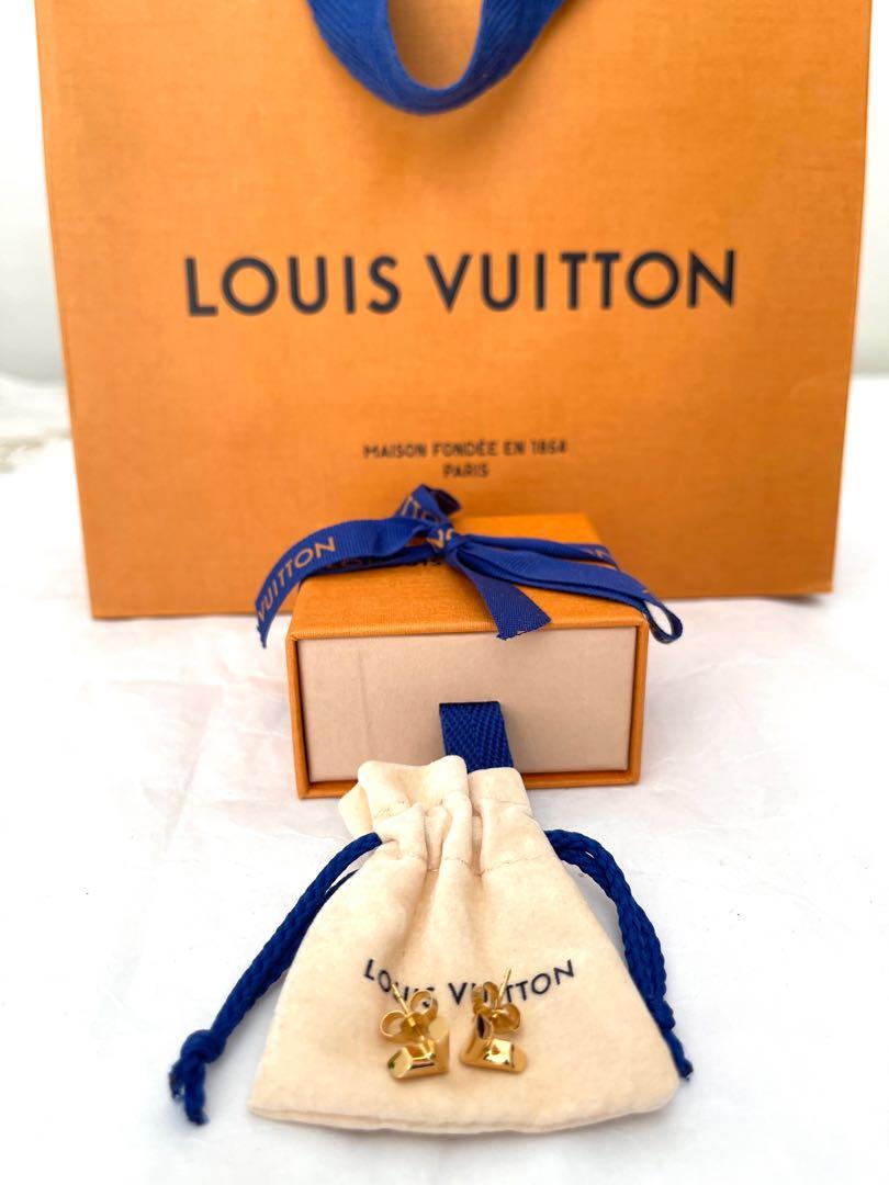 Shop Louis Vuitton V 2021-22FW Essential v stud earrings (M68153