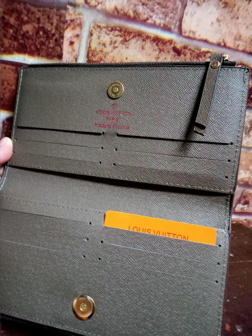 LV long wallet two zip with card slot (Category: Wallets & Card holders) located in Pasig City. Submitted by Leo_39 (Listing ID 1149540254, Image 3). Description: looks new, once lang nagamit.
