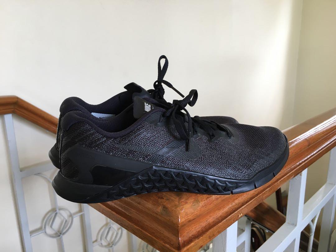 Metcon store all black