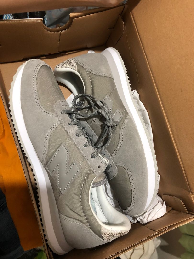 womens new balance 220