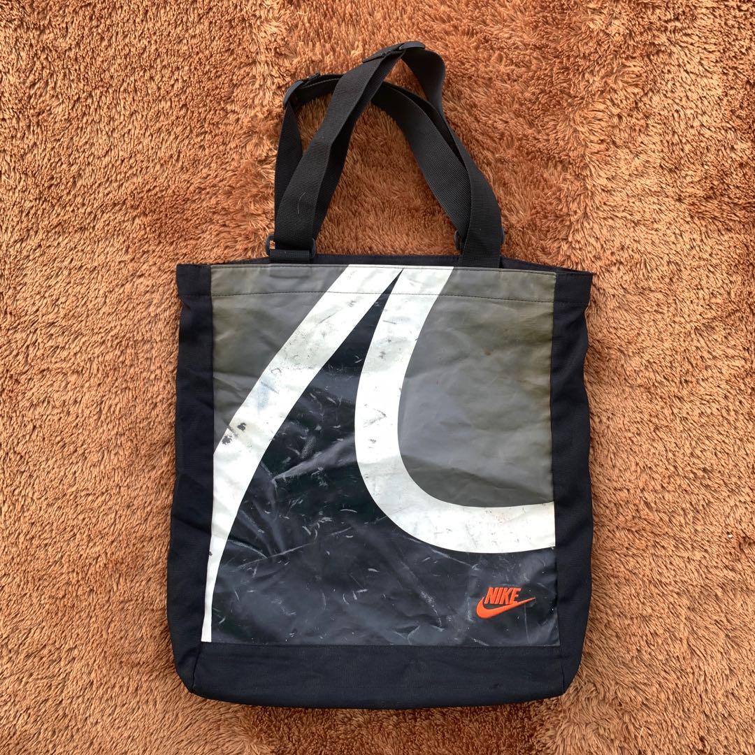 NIKE BIG SWOOSH TOTE BAG Fesyen Pria Tas Dompet Lainnya di