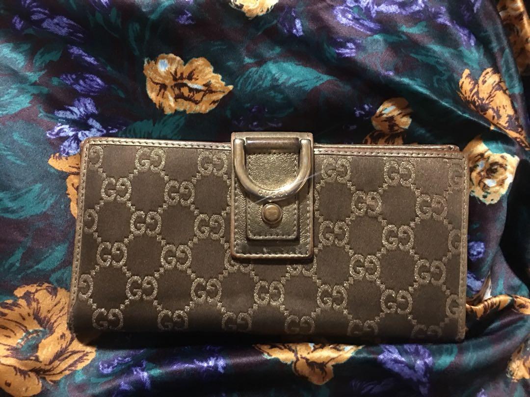 Gucci wristlet sale shop